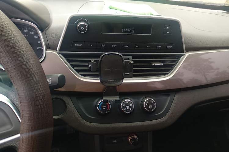 Used Baojun 310W 2017 1.5L Manual Comfort Version China VI Emission Standard