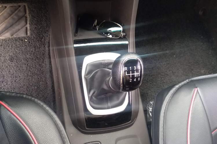 Used Baojun 310W 2017 1.5L Manual Comfort Version China VI Emission Standard