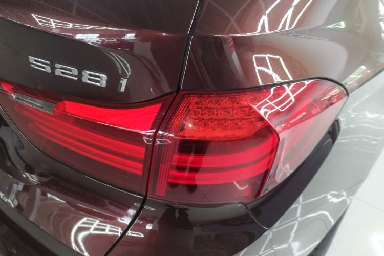 Used BMW 5 Series GT 2014 528i Leading Model
