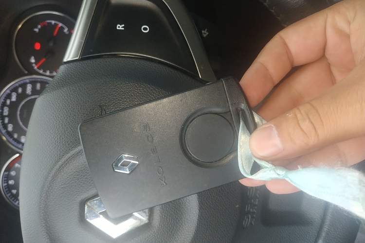 Used Renault Koleos 2013 2.5L Two-Wheel-Drive Luxury Edition
