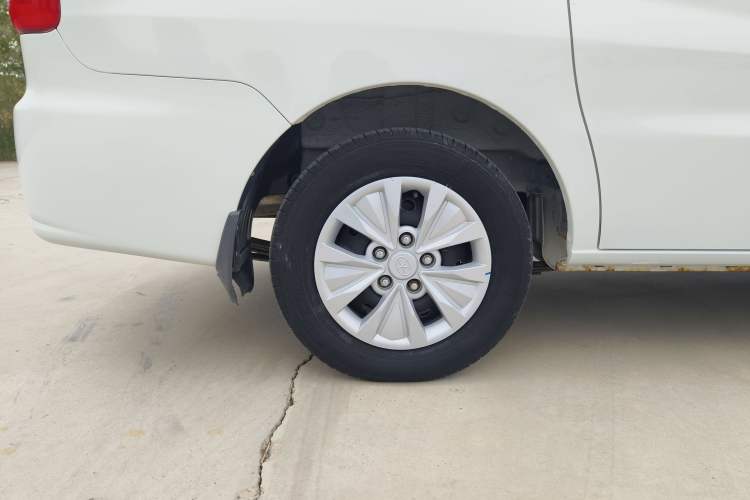 Used JAC M3 2016 IKEA Edition 1.6L Luxury Model Right Rear Wheel Hub