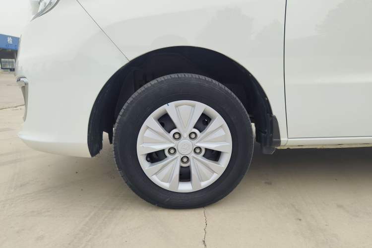 Used JAC M3 2016 IKEA Edition 1.6L Luxury Model Left Front Wheel Hub