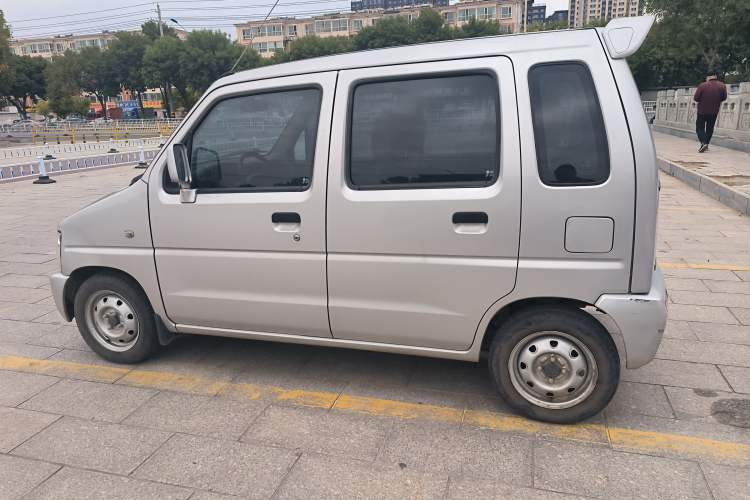 Used Suzuki Wagon R 2013 Venture Edition 1.0L Manual - Practical Model 3