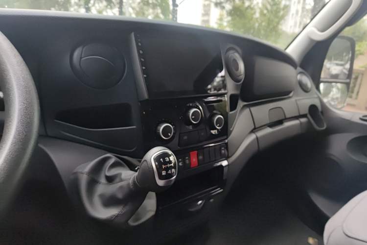 Used Iveco  2021 2.0T Manual Super Rui Short Wheelbase Low-Roof Manual Door F1A
