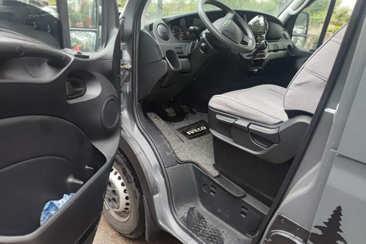 Used Iveco  2021 2.0T Manual Super Rui Short Wheelbase Low-Roof Manual Door F1A
