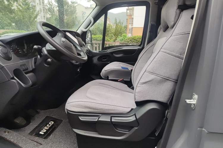 Used Iveco  2021 2.0T Manual Super Rui Short Wheelbase Low-Roof Manual Door F1A
