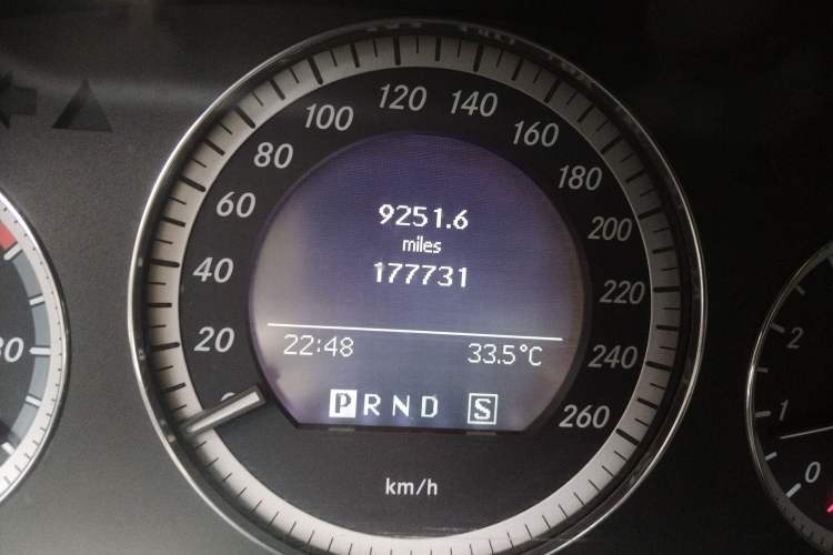 Used Mercedes-Benz C-Class 2008 C 200K Fashion Model Odometer Close Up