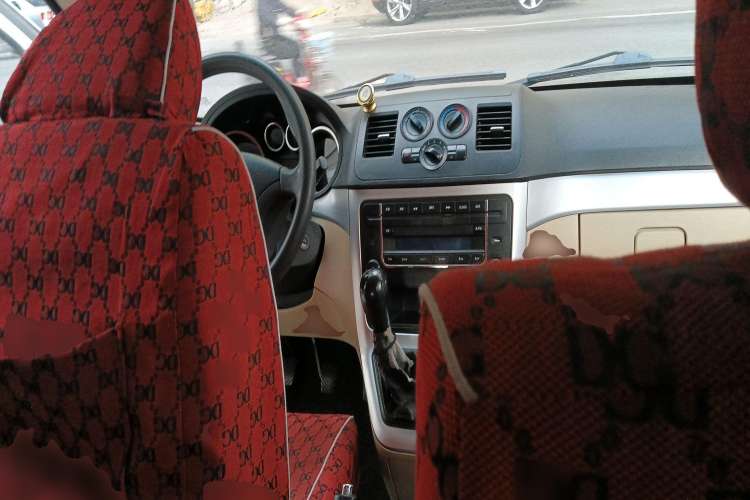 Used CHANGAN KAICHENG Ruixing M90 2016 2.0L Standard Version 4G94S Center Console