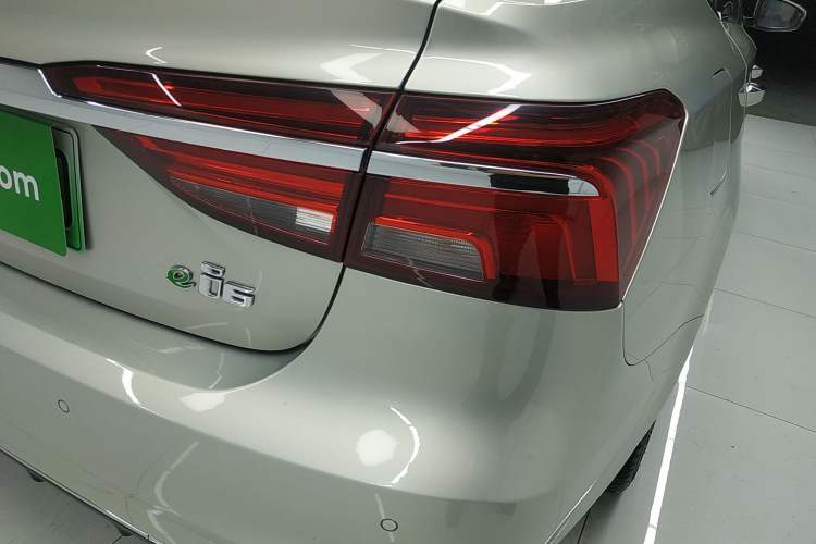 Used Roewe i6 New Energy 2017 45T Hybrid Connect & Smart Enjoyment Edition Right Rear Taillight