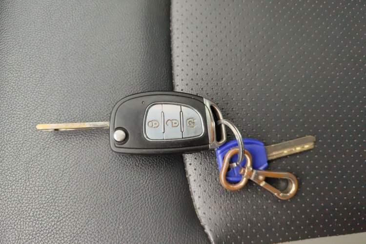 Used HYOSOW H3 2015 1.5L manual luxury version