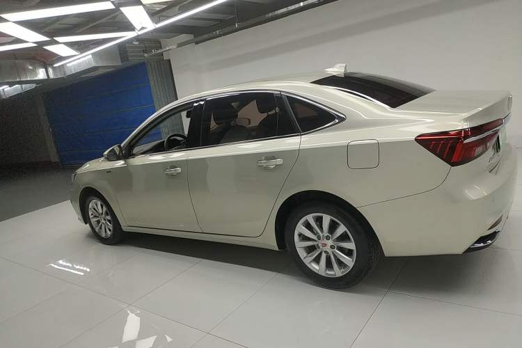 Used Roewe i6 New Energy 2017 45T Hybrid Connect & Smart Enjoyment Edition Left Side