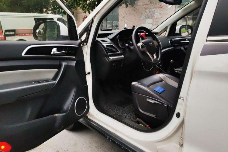 Used HYOSOW H3 2015 1.5L manual luxury version