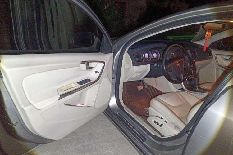 Used Volvo S60 2011 2.0T Comfort Edition
