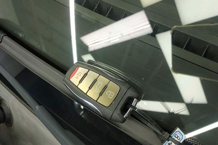 Used Haval H8 2017 2.0T Gasoline Two-Wheel Drive Smart Edition
