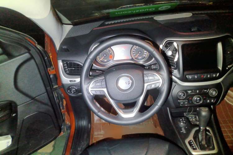 Used Jeep Cherokee 2014 3.2L High-Performance Version
