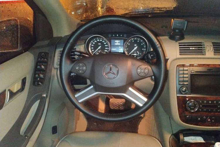 Used Mercedes-Benz R-Class 2010 R 350 L 4MATIC
