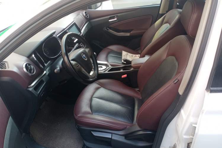 Used Venucia T70X 2016 2.0L CVT SmartFun Sport Edition