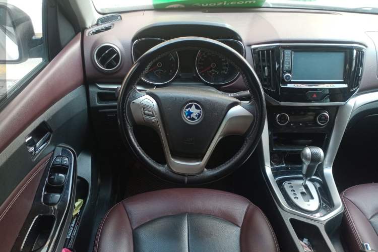 Used Venucia T70X 2016 2.0L CVT SmartFun Sport Edition