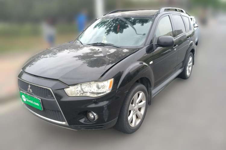 Used Mitsubishi 2011 Kicks 2.4 Fashion Edition