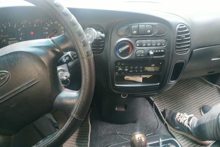 Used JAC Refine 2008 2.0L Shuttle Gasoline Basic Model with Front and Rear Air Conditioning
