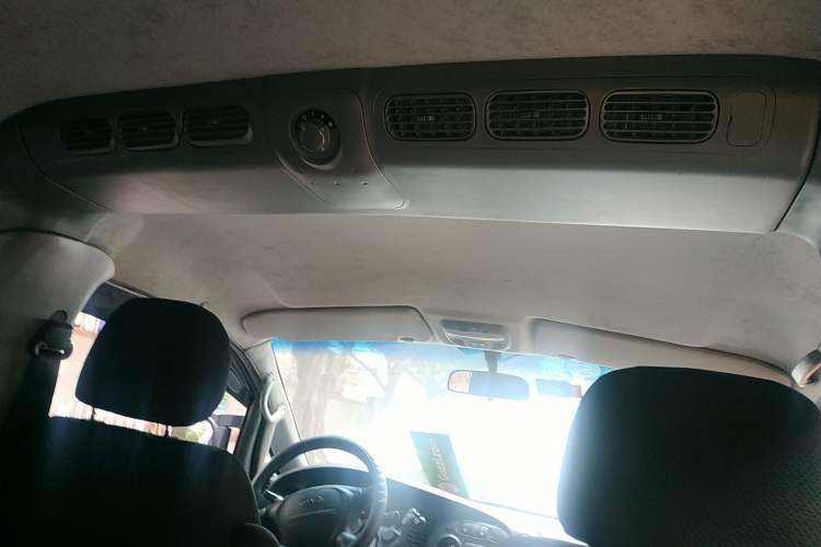 Used JAC Refine 2008 2.0L Shuttle Gasoline Basic Model with Front and Rear Air Conditioning
