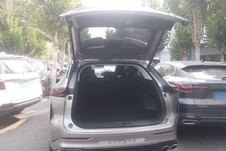 Used Oshan Z6 2022 Blue Whale 1.5T DCT Smart Navigation Model
