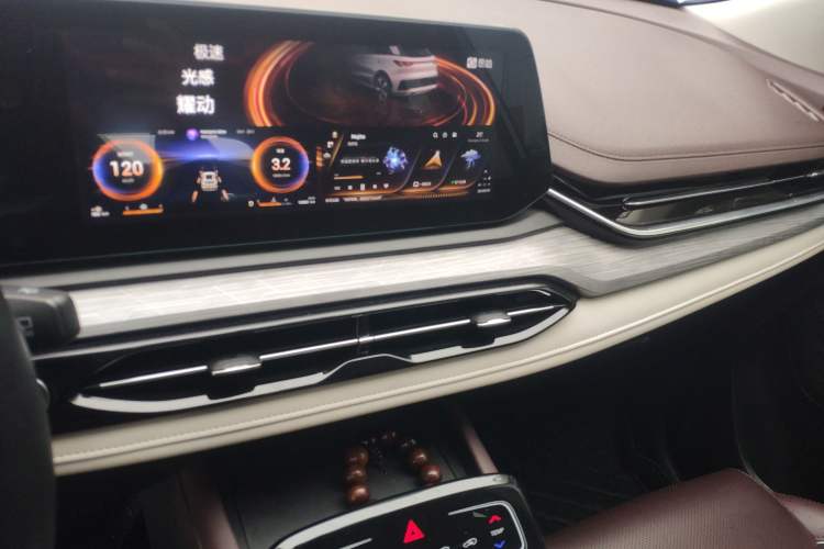 Used SOL QX 2021 300T DCT Deluxe Smart Connectivity Version
