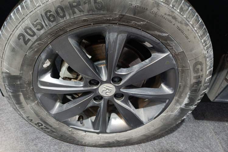 Used BYD Yuan New Energy 2018 EV360 Smart Connect Cool Edition Right Rear Wheel Hub