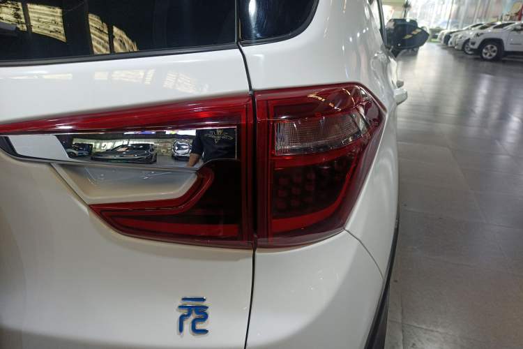 Used BYD Yuan New Energy 2018 EV360 Smart Connect Cool Edition Right Rear Taillight