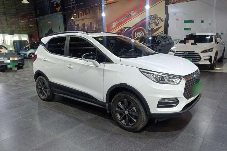 Used BYD Yuan New Energy 2018 EV360 Smart Connect Cool Edition Front Right 45 Deg