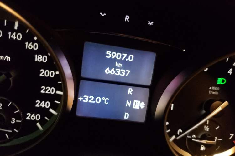 Used Mercedes-Benz R-Class 2014 R 320 4MATIC Business Model