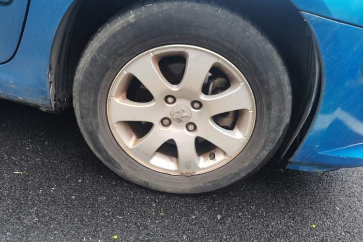 Used Peugeot 307 2012 Hatchback 1.6L Manual Comfort Edition Right Front Wheel Hub