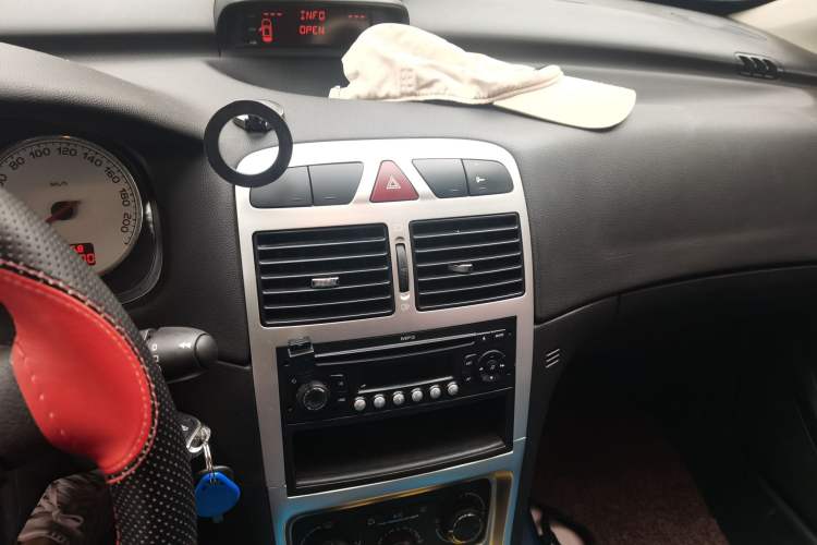 Used Peugeot 307 2012 Hatchback 1.6L Manual Comfort Edition Audio And AC Panel