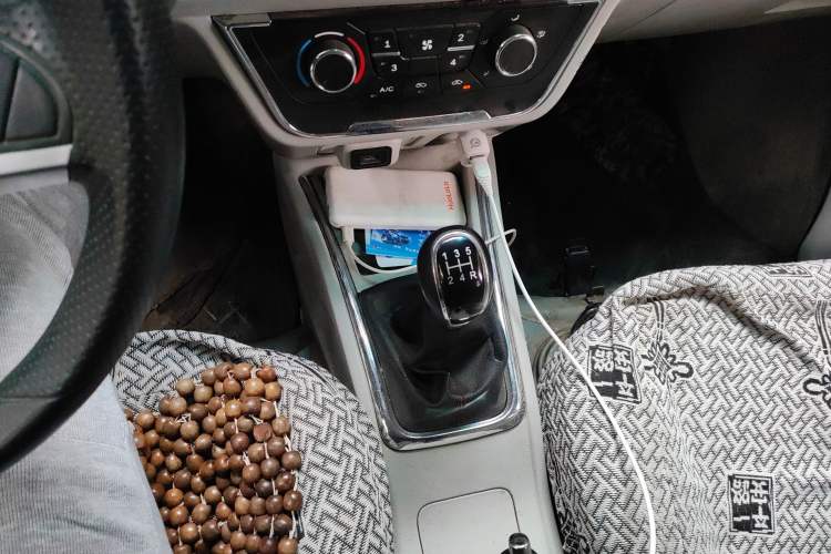 Used Jinbei New Hiace S 2021 1.5L Wealth Central Air-Conditioned Bus China VI Standard Model SWC15M Gear Lever