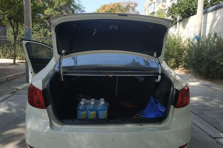 Used BAIC New Energy EU 2016 EU260 Letu Plus Edition Trunk