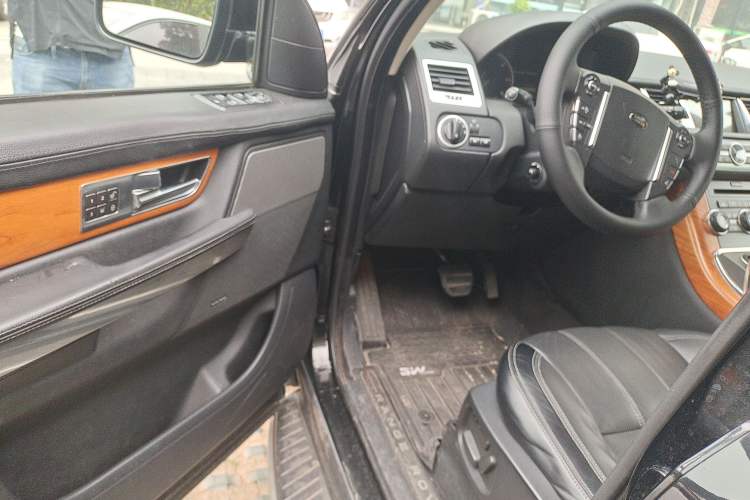 Used Land Rover Range Sport 2011 3.0 TDV6 Diesel Version
