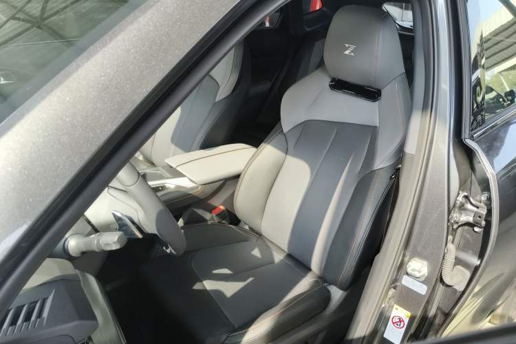 Used Oshan Z6 New Energy 2023 ZhiDian iDD 150KM Flagship PLUS Smart Parking Edition
