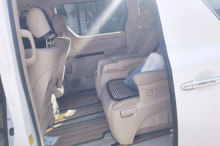 Used Toyota Alphard 2012 3.5L Luxury Edition
