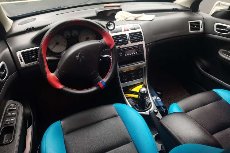 Used Peugeot 307 2012 Hatchback 1.6L Manual Comfort Edition Center Console