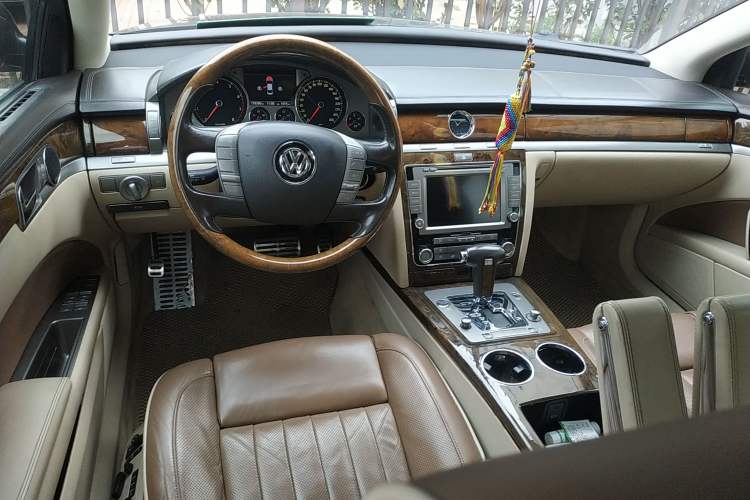 Used Volkswagen Phaeton 2011 3.6L V6 4-Seater Extended-Length Individual Edition
