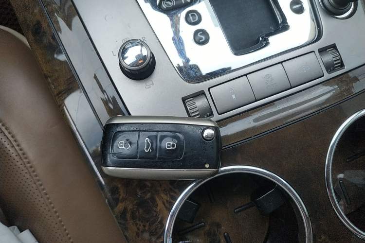 Used Volkswagen Phaeton 2011 3.6L V6 4-Seater Extended-Length Individual Edition
