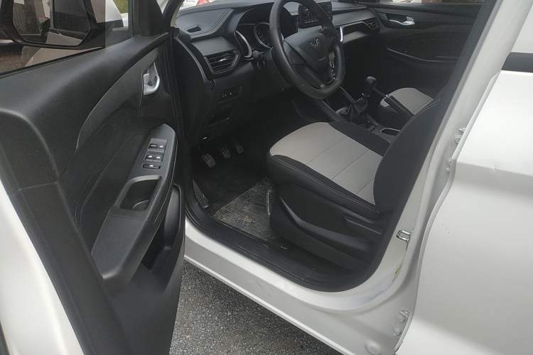 Used Wuling Hongguang S3 2019 1.5L Manual Standard Version China VI Standard
