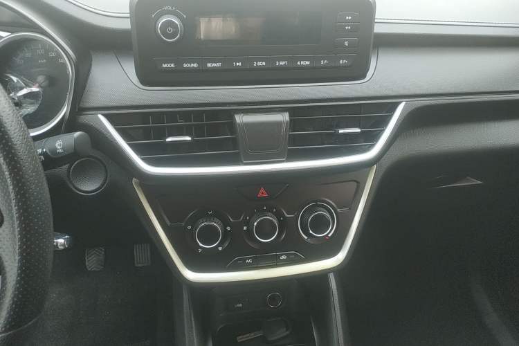 Used Wuling Hongguang S3 2019 1.5L Manual Standard Version China VI Standard
