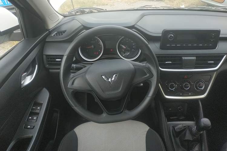 Used Wuling Hongguang S3 2019 1.5L Manual Standard Version China VI Standard
