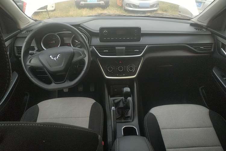 Used Wuling Hongguang S3 2019 1.5L Manual Standard Version China VI Standard
