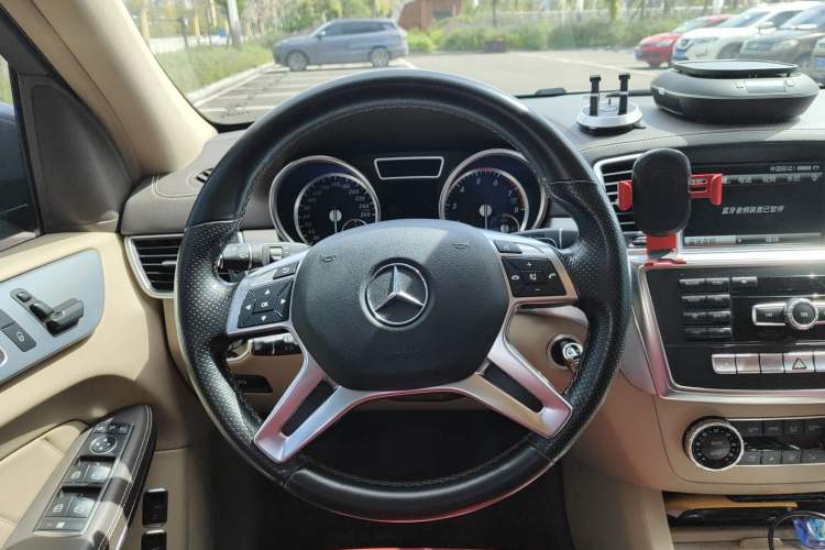 Used Mercedes-Benz GL-Class 2014 GL 400 4MATIC Dynamic Model Steering Wheel