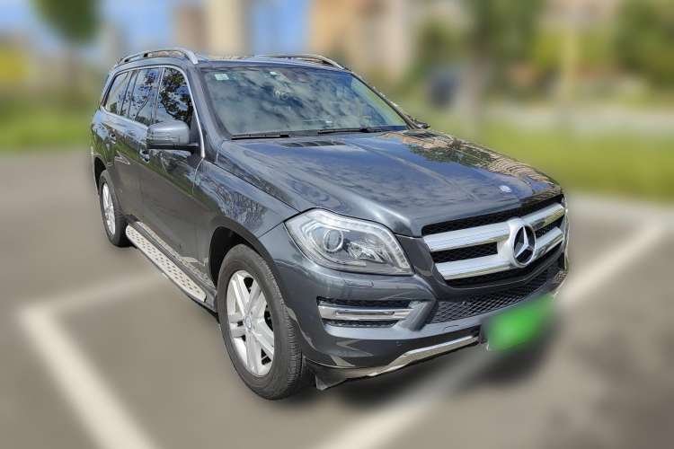 Used Mercedes-Benz GL-Class 2014 GL 400 4MATIC Dynamic Model Front Right 45 Deg