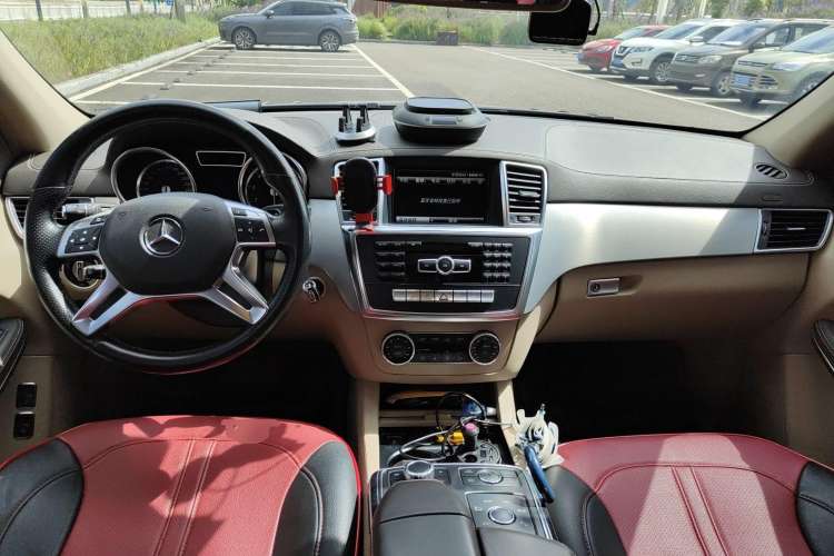 Used Mercedes-Benz GL-Class 2014 GL 400 4MATIC Dynamic Model Center Console