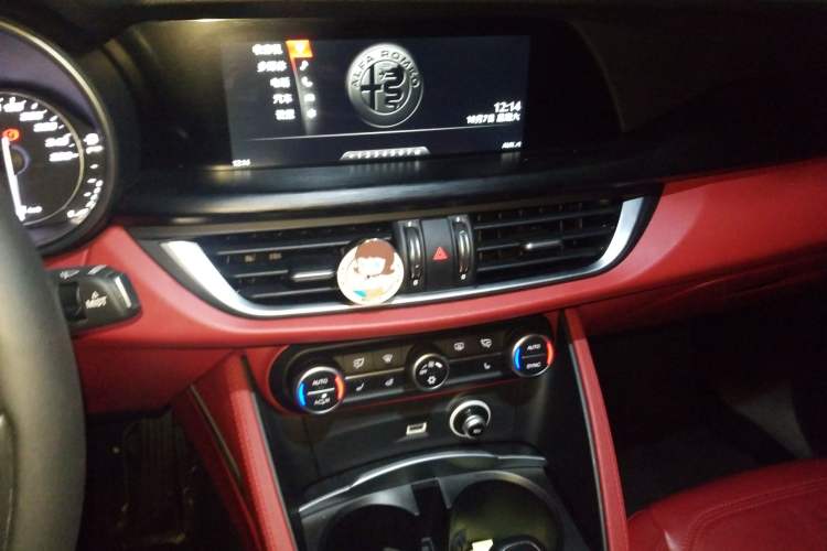 Used Alfa Romeo Stelvio 2017 2.0T 200HP Elite Edition Audio And AC Panel