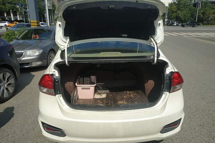 Used Suzuki Alivio 2015 1.6L Manual Comfort Model Trunk